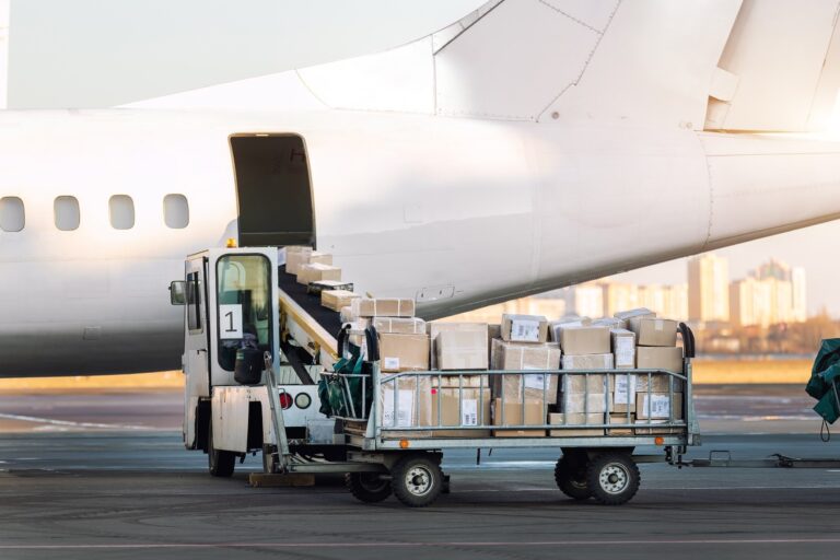 Carga aérea de Quick Shipping: Para envíos que no pueden esperar. Tiempos competitivos desde y hacia Miami.